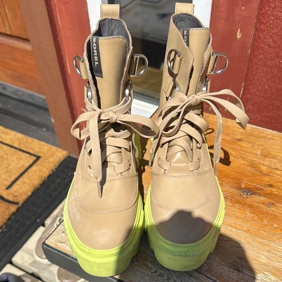Sorel | Shoes | Sorel Tan And Green Lace Up Boots With  display picture 1